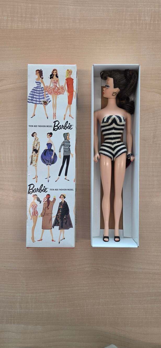 Mattel Barbie Teen Age Fashion Model Reproduction Brunette Stock No. 850